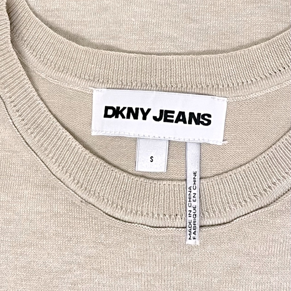 NWT🤍Cap-Sleeve Crewneck Tee - Picture 7 of 8